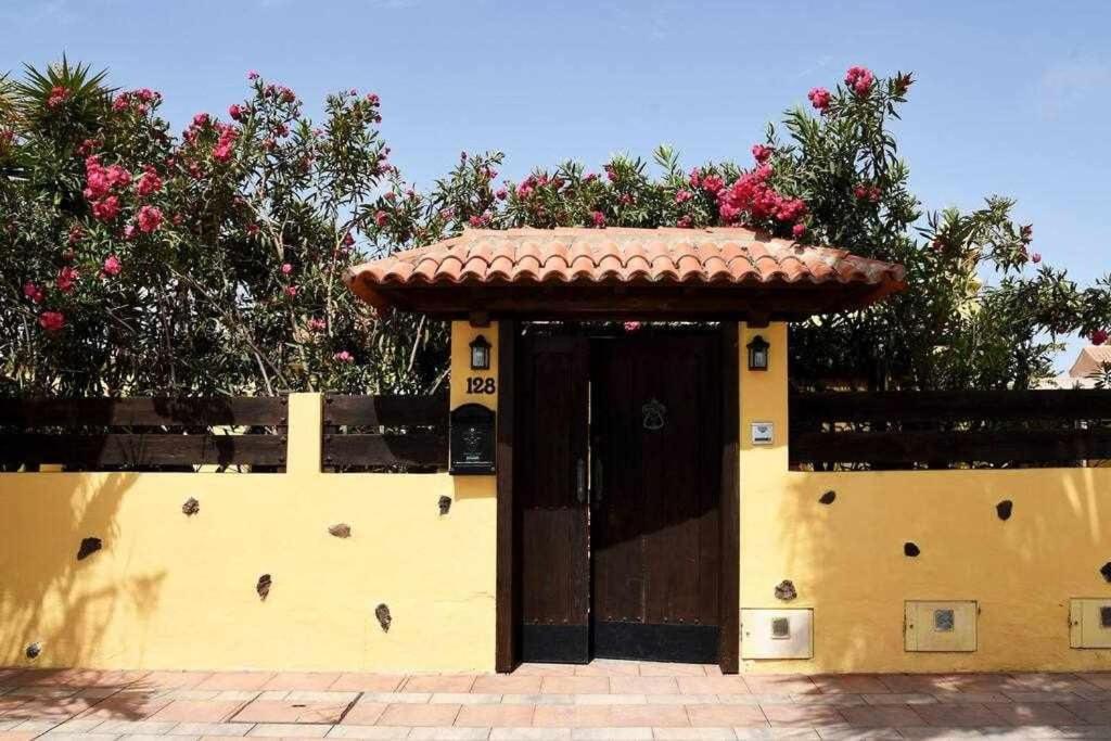 Aurora Mari Villa Your Dream Steps From The Ocean Shore Caleta De Fuste Exterior photo