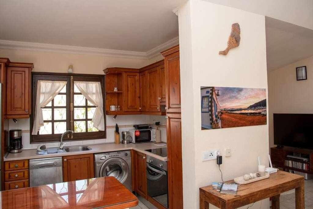 Aurora Mari Villa Your Dream Steps From The Ocean Shore Caleta De Fuste Exterior photo